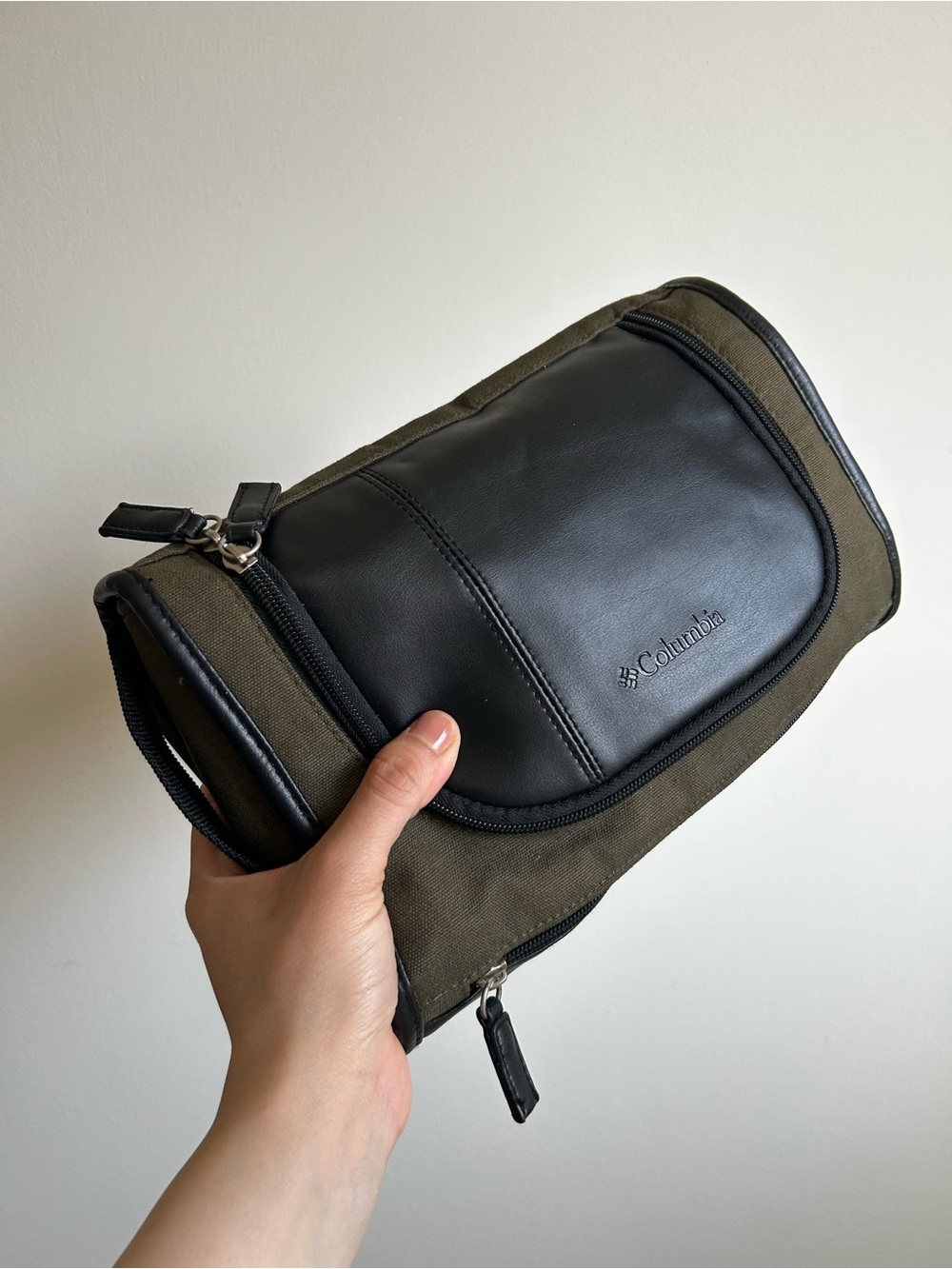 Columbia Black and Olive Men's Toiletry Kit
